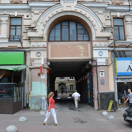 Hostel Kreschatik Kiev Esterno foto
