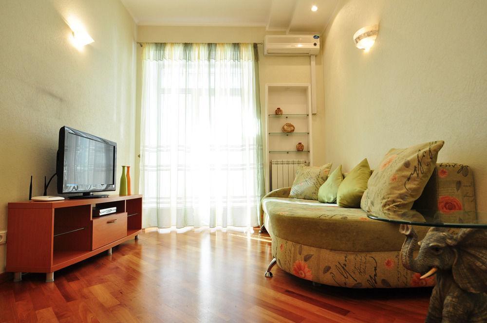 Hostel Kreschatik Kiev Esterno foto