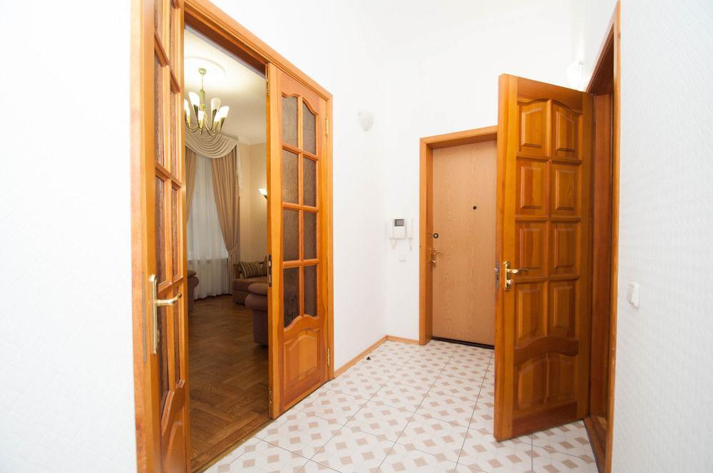 Hostel Kreschatik Kiev Esterno foto