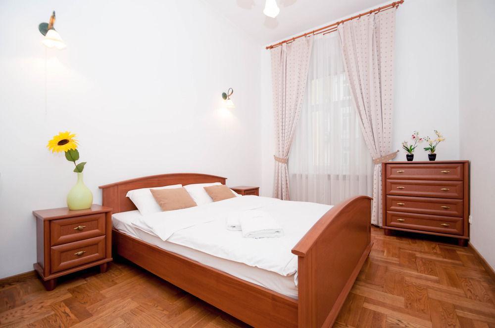 Hostel Kreschatik Kiev Esterno foto