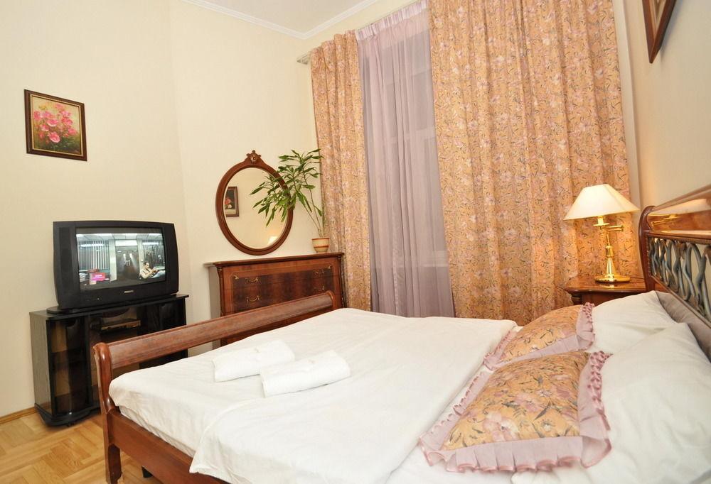 Hostel Kreschatik Kiev Esterno foto