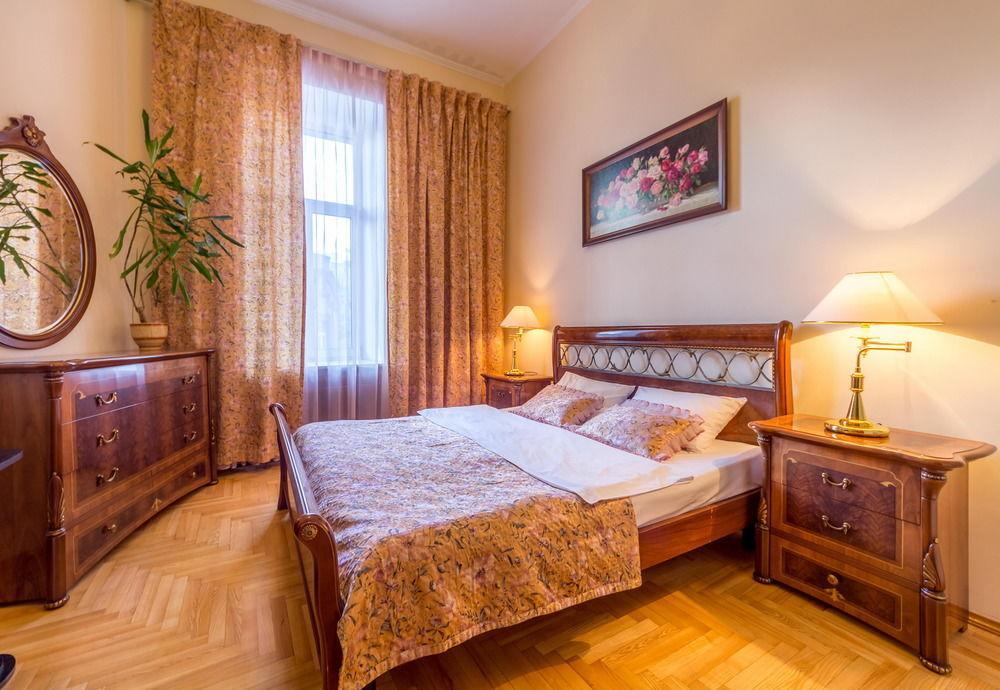 Hostel Kreschatik Kiev Esterno foto