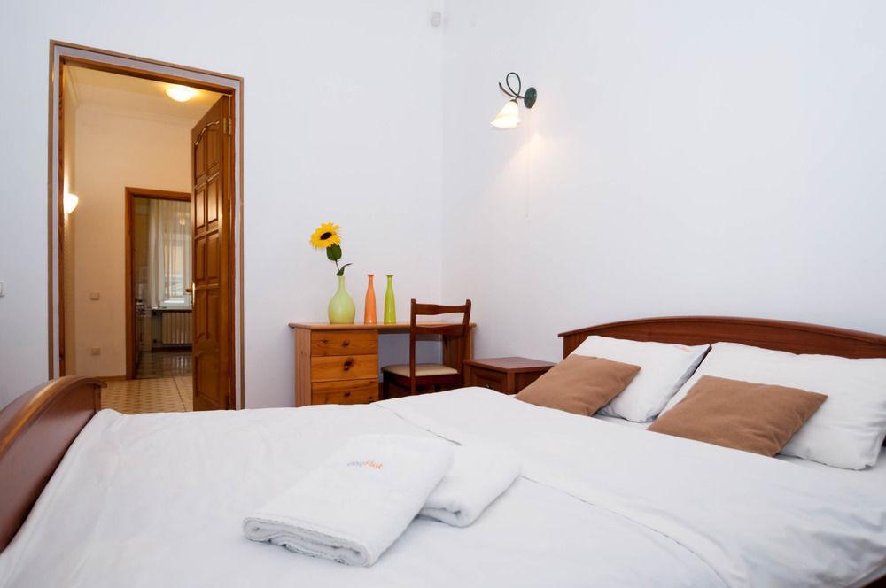 Hostel Kreschatik Kiev Esterno foto