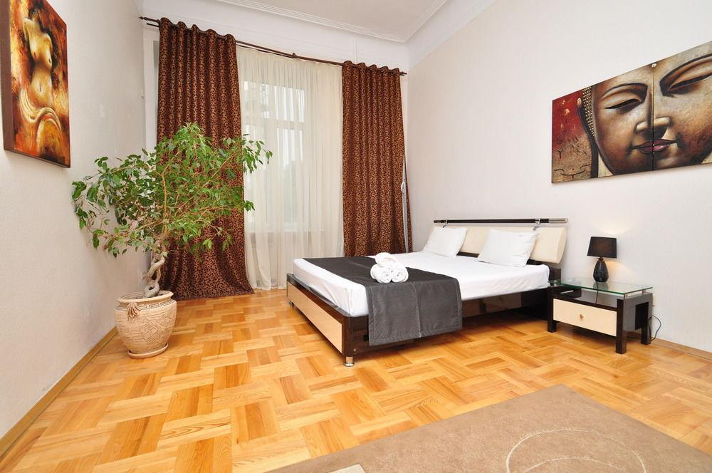 Hostel Kreschatik Kiev Esterno foto