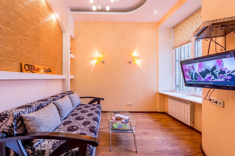 Hostel Kreschatik Kiev Esterno foto