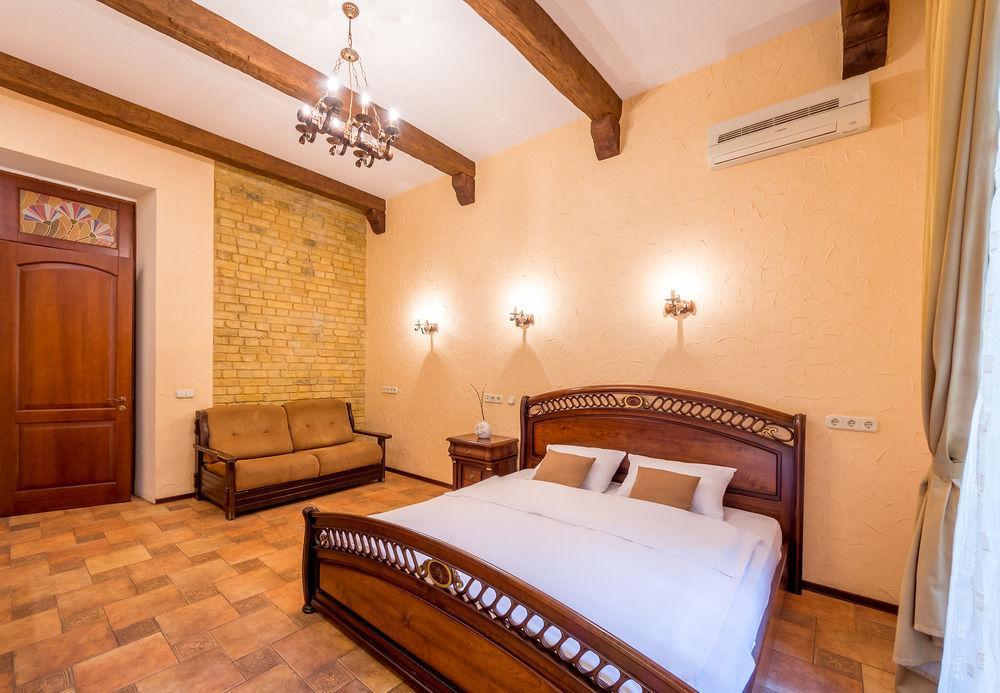 Hostel Kreschatik Kiev Esterno foto