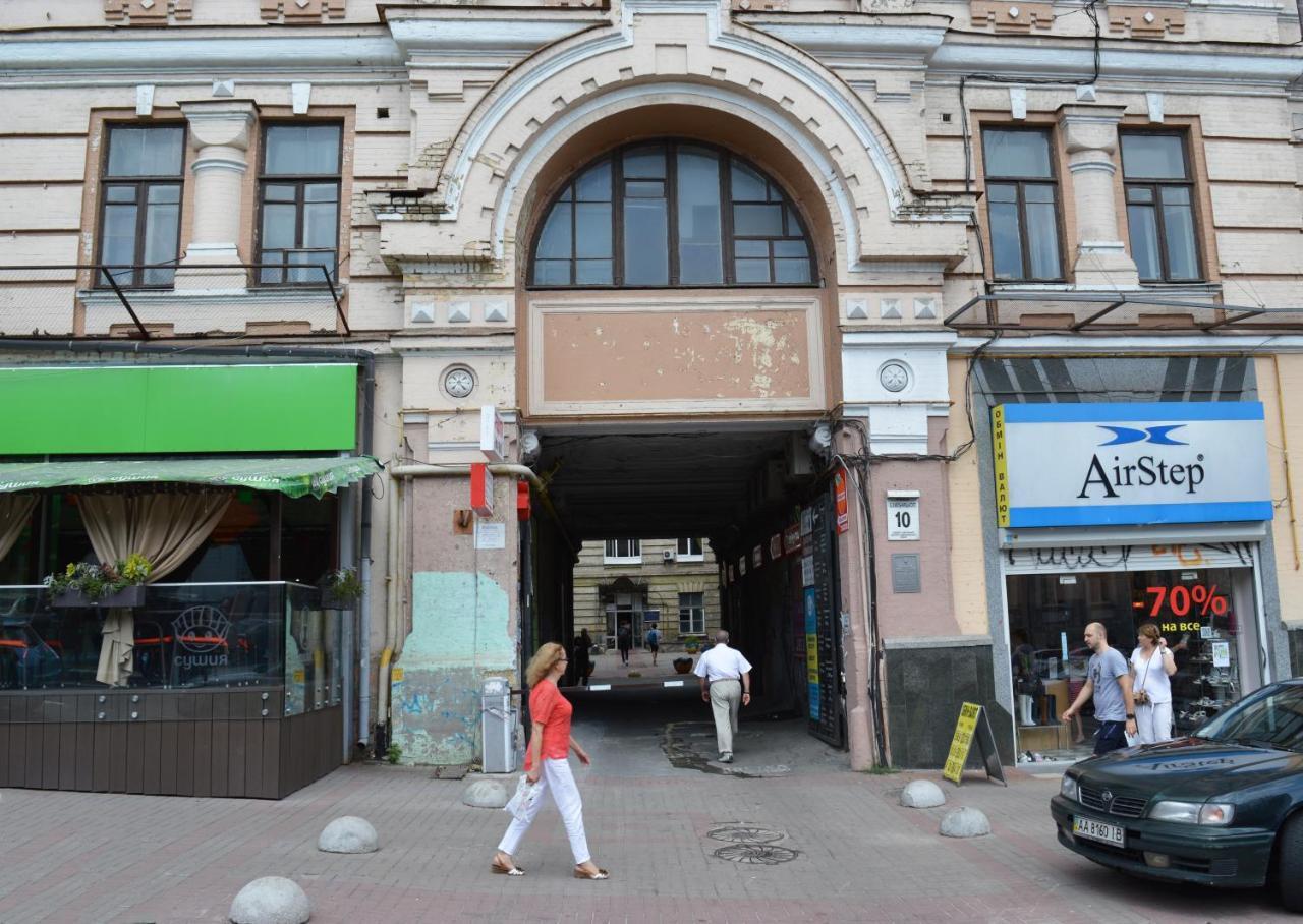 Hostel Kreschatik Kiev Esterno foto
